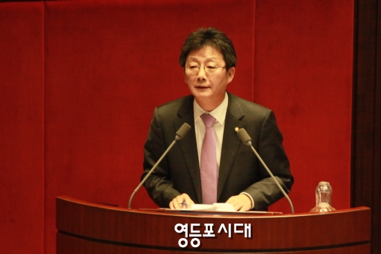 유승민 의원이 사드 도입을 반대하는 의견에 대해 조목조복 반박하고 있다. ⓒ안영혁 기자