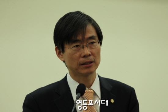 축사를 통해 공청회 개최의 의미를 강조한 조경태 국회의원 ⓒ안영혁 기자 