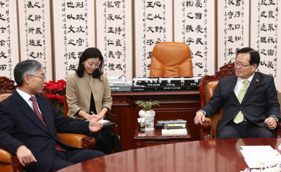 정의화 국회의장이 주한중국대사를 접견하고 있다. &copy;국회 대변인실
