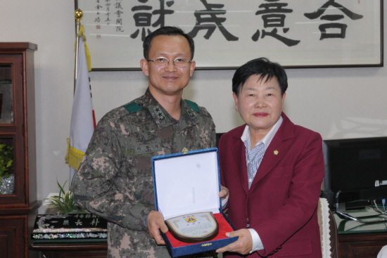 영등포구 통합방위협의회의 당연직 고문으로서 분기별 개최하는 통합방위협의회 정기회의에 참석해온 박정자 의장  &copy;영등포구의회
