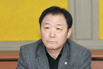 “영등포구의 행정이 주먹구구식으로 진행되고 있다”고 주장한 김용범 영등포구의회 행정위원회 위원장