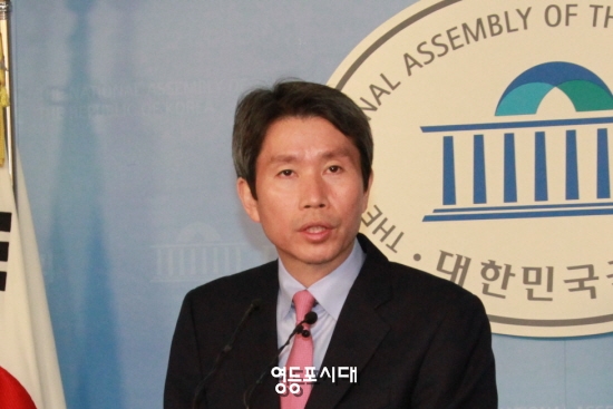 이인영 새정치민주연합 당대표 후보는 29일 국회에서 기자회견을 열고 “정쟁 전당대회가 아닌 민생 전당대회 되어야 한다.”고 호소했다. &copy;안영혁 기자  