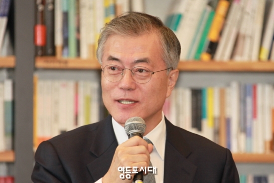 문재인 대표가 청와대 수석비서관회의에서 밝힌 박근혜 대통령의 발언에 대해 “가난한 봉급쟁이들 지갑을 터는 것은 증세가 아닌가”라고 반문하고 있다. &copy;안영혁 기자