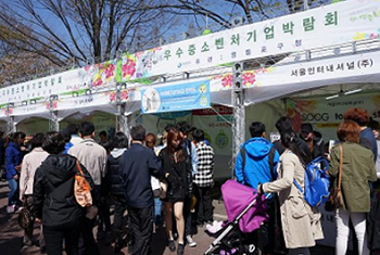 2014년 봄꽃축제장에 마련된 우수 중소․벤처기업 박람회 현장 &copy;영등포구 