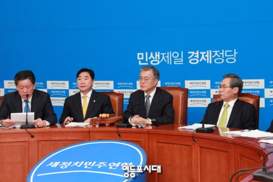 3월 13일 오전 국회에서 열린 확대간부회의에서 문재인 대표가 박근혜 대통령과의 회동에서 “우리나라의 경제와 민생에 관한 입장을 말하겠다”고 밝히고 있다. ⓒ안영혁 기자 