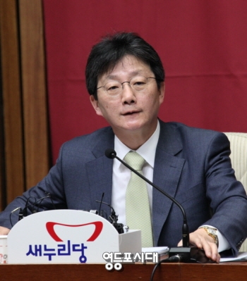  새누리당 유승민 원내대표가 국회에서 상임위원회 간사단 회의를 주재하고 있다. &copy;안영혁 기자 