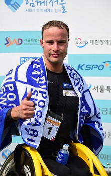 제23회 서울국제휠체어마라톤대회에서 우승한 스위스의 마르셀 훅 Ⓒ한국지체장애인협회