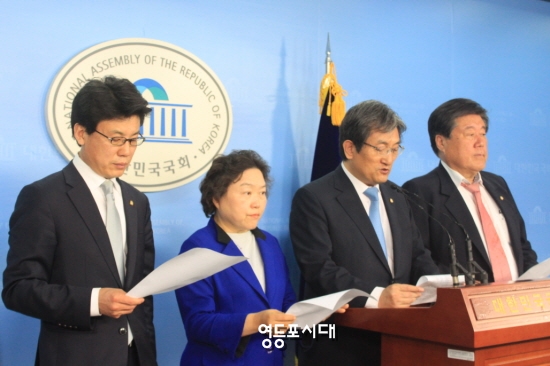 이날 기자회견에 참석한(왼쪽부터) 진성준, 인재근, 노영민, 최규성 민평련 대표 ⓒ박강열 