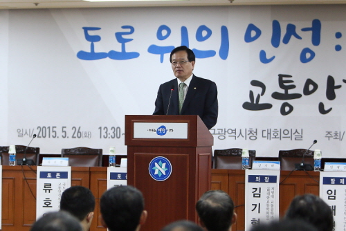 정의화 국회의장은 “도로위의 인성을 바로 갖추는 것이 굉장히 시급하다”고 밝혔다. &copy;국회 