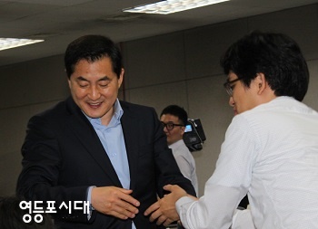 새누리당 대변인으로 몸담은 지 500일이 되는 17일 대변인 직을 물러난 박대출 의원 Ⓒ영등포시대