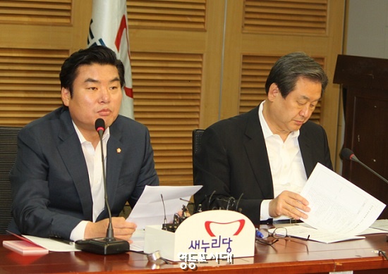 원유철 원내대표(사진 왼쪽)는 “공무원들이 실수를 해서 징계를 받는 경우에 대해 사면을 건의했다”고 밝혔다.   Ⓒ영등포시대 