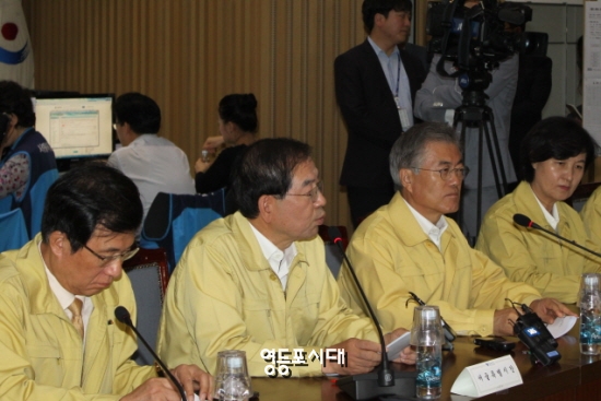 6월 9일 서울시청에서 열린 메르스 대책회의에 참석한 박원순 서울시장(사진 왼쪽에서 두 번째)&copy;영등포시대 