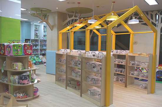 영등포구는 25일 개관식을 열고 구청 별관청사에 장난감도서관을 운영한다.