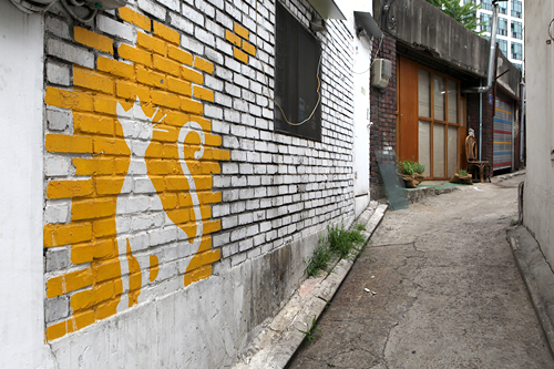 영등포구의 가족관계 증진 프로그램인 '사랑이 커지는 망치소리' 에는 문래 예술촌 나들이도 포함되어 있다. 사진은 문래 예술촌 벽화 모습.