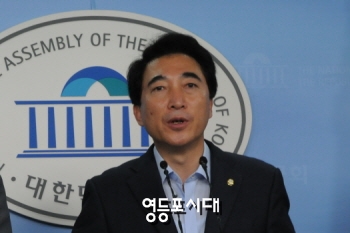 8월 18일 공공임대주택 정책 관련 기자회견을 하는 박수현 의원  ⓒ영등포시대 