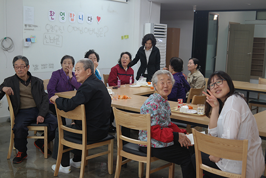 2014년에 열린 어르신 쉼터 개소식 모습.