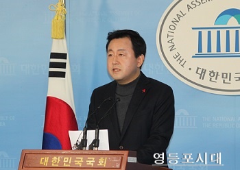 새누리당 김용남 대변인은 13일 국회 기자실에서 “연동형 비례대표제는 보스정치의 부활이다”고 주장하며 새정치민주연합을 강하게 비판하고 있다. ⓒ영등포시대 