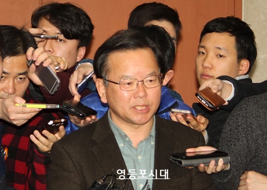 김부겸 전 의원은 25일 국회에서 홍의락 의원에 대한 복당을 요청하고 만약 실현 되지 않는다면 중대결심을 할 수밖에 없다고 밝혔다. ⓒ영등포시대 