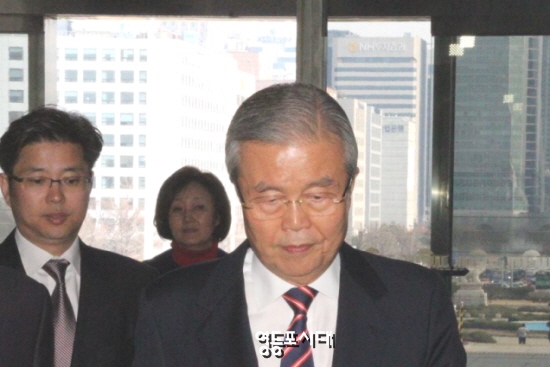 당무를 거부해온 김종인 더불어민주당 비상대책위원회 대표가 23일 오후 국회에 들어서고 있다. &copy;영등포시대 