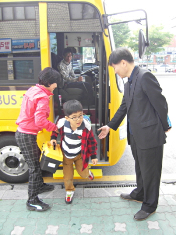 용산초등학교 탑승 보호자 &copy;서울시 