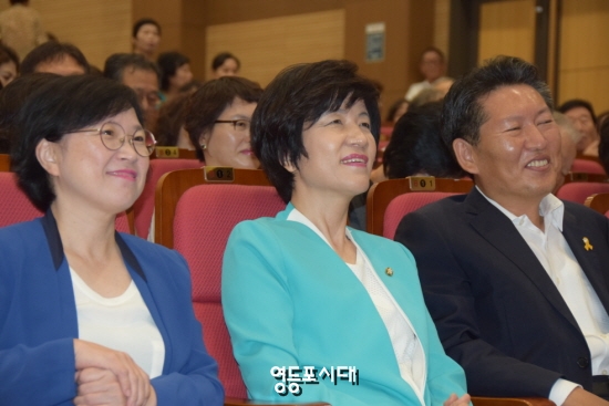 ‘대선 승리를 위한 서울시당 비전 PT쇼’를 개최한 김영주 의원(사진 가운데)이 김현(왼쪽), 정청래(오른쪽) 전 의원과 나란히 앉아있다. &copy;영등포시대