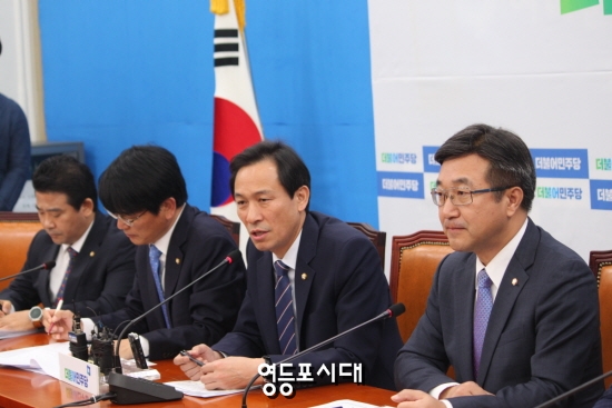 우상호 더불어민주당 원내대표는 20일 국회에서 열린 원내대책회의에서 “쌀 생산 조절제 예산이 국회 심의과정에서 포함되도록 방안을 마련하겠다”고 밝히고 있다. &copy;임종상 기자 