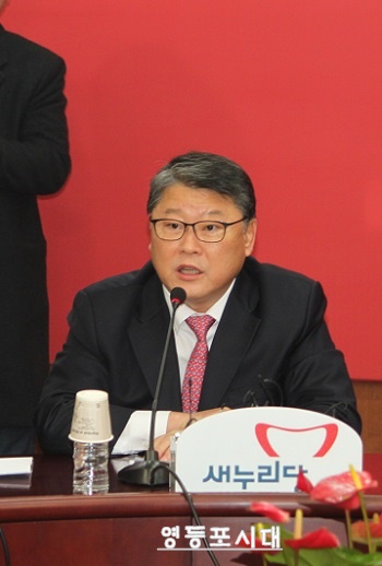 28일 새누리당사에서 열린 최고위원회에서 조원진 최고위원이 “야당 대표나 야당 잠룡들의 언행이 도를 넘고 있다”고 비판하고 있다. ⓒ영등포시대 