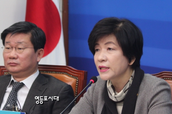 김영주 최고위원은 23일 오전 국회에서 열린 최고위원회에 참석해 이번 청문회에 나와 모르쇠로 일관한 김기춘 전 청와대 비서실장과 우병우 전 민정수석에 대해 “입만 뻐끔거리는 붕어 수준의 지적 능력으로 일관했다”고 비판했다. &copy;영등포시대 