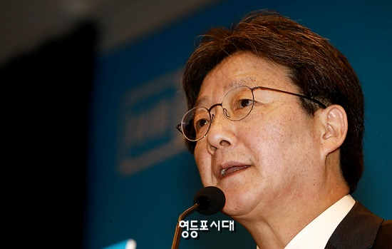 유승민 의원은 26일 국회 정론관에서 기자회견을 열고 국민의지지 호소하며 제19대 대선 출마를 공식선언했다. Ⓒ영등포시대 