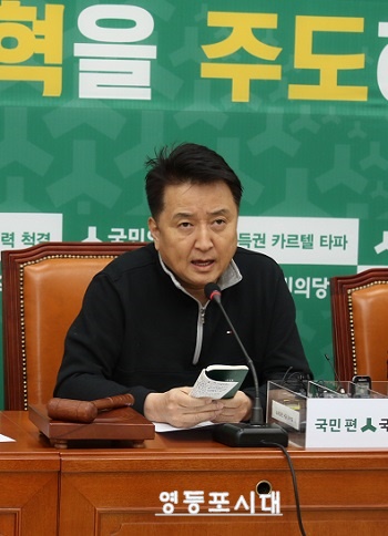 김영환 국민의당 대선기획단장이 5일 국회에서 기자간담회를 하고 “탄핵인용 시점인 3월 13일 이전에 경선 룰을 확정하겠다”고 밝히고 있다. Ⓒ영등포시대