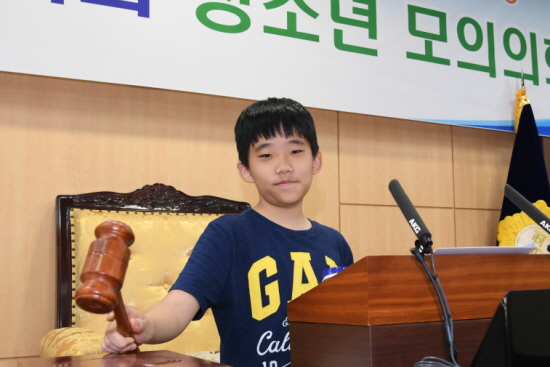 영등포구의회는 2017년 상반기 청소년 모의의회’ 25일부터 26일까지 2일간 영등포구의회 본회의장에서 개최했다. &copy;영등포구의회 