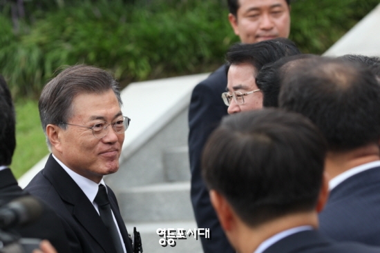 문재인 대통령이  故 김대중 대통령 서거 8주기 추도식 참석을 위해 현충원에 들어서고 있다. ©박강열 기자 