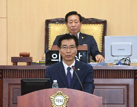 고기판 의원이 13일 열린 2017년도 제2차 정례회 제2차 본회의서 구정질문을 하고 있다. Ⓒ영등포구의회 