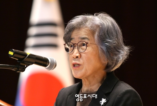 박은정 국민권익위원회 위원장이 13일 세종시 정부세종청사 6동 대강당에서 중앙부처와 자치단체 등 1천300여 개 공공기관 감사관이 참석한 가운데 열린 2018년도 반부패·청렴정책 추진지침 전달회의에서 인사말을 하고 있다. &copy;권익위원회 