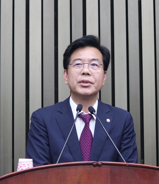 6·13 전국동시지방선거 김천 재·보궐선거에서 당선된 송언석 의원은 신상발언을 하고 있다. Ⓒ영등포시대 