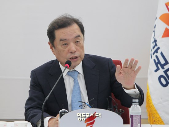 김병준 자유한국당 혁신비상대책위원장이 18일 오전 국회에서 기자 간담회를 하고 있다. Ⓒ영등포시대 