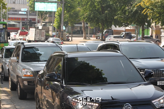2018년 7월 21일 오전 9시 50분 신길역 인근 도로에 차량이 멈춰서 있다. &copy;영등포시대 