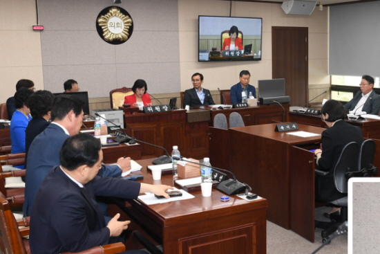 7일 오전 영등포구의회은 ‘제209회 2018년도 제1차 정례회’ 본회의를 열고 예산결산특별위원회를 구성했다.