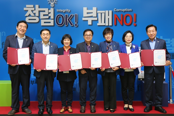 영등포구의회 사회건설위원회 유승용, 이규선, 최봉희, 권영식, 오현숙, 박미영, 이용주 의원(사진 왼쪽 부터)