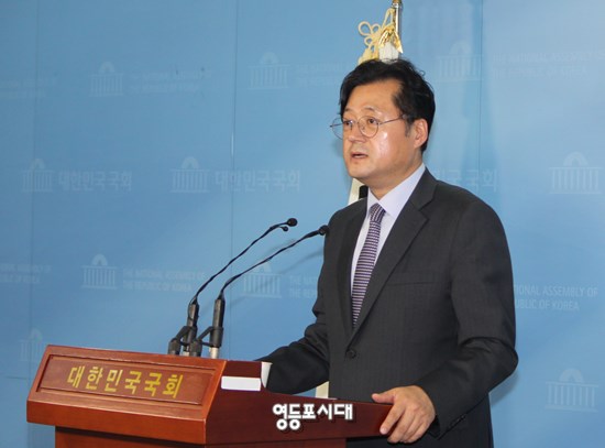 민주당 홍익표 수석대변인이 12일 국회 정론관에서 오전 현안 브리핑을 하고 있다. Ⓒ영등포시대 