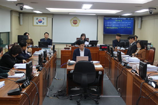 예산심의중인 서울시의회 보건복지위원회 회의실 현장