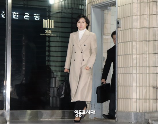 4일 오전 이재명 도시자 부인 김혜경 씨가 수원지검에 출두하고 있다. Ⓒ영등포시대 