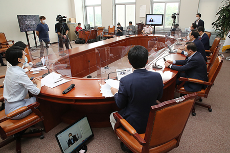 ▲8월 31일 국회에서 열린 미래통합당 의원총회 Ⓒ미래통합당 홈페이지 갈무리 