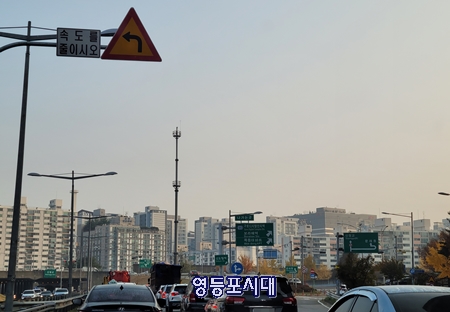 미세먼지가 덮은 하늘이 뿌옇다. Ⓒ영등포시대 