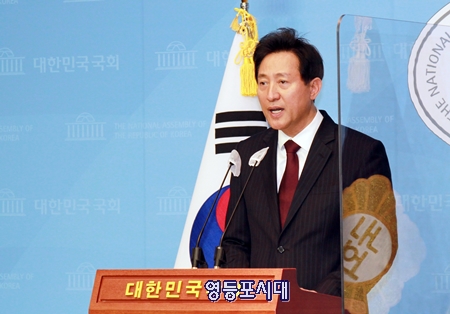 국민의힘 오세훈 서울시장 후보가 10일 국회 소통관에서 기자회견을 열고 “국민의당 이태규 사무총장과 안철수 대표의 의견이 다르다”고 지적하고 “명확히 밝혀달라”고 촉구하고 있다.Ⓒ영등포시대  