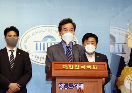 ▲이낙연 더불어민주당 대선 경선 예비후보가 6일 국회 소통관에서 기자회견을 열고 “택지소유상한법과 개발이익환수법, 종합부동산세법 등 소위 토지공개념 3법 대표 발의를 추진한다”고 밝히고 있다. Ⓒ영등포시대 