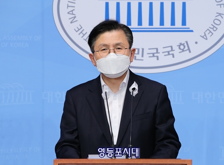 ▲황교안 국민의힘 대선 예비후보가 9일 국회 소통관에서 기자회견을 열고 ‘청주 간첩단 사건’과 관련해 “문재인 대통령은 진상을 밝히고 사죄하라”고 촉구하고 있다. Ⓒ영등포시대 