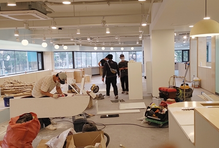 영등포구가 서울 청년센터 영등포를 설치하도록 공고된 임대장소에 탁 트인 맘스가든 사업을 위한 공사를 진행하고 있다. (2021년 9월 13일 현재)