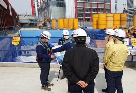 ▲해빙기 대비 공사장 안전 점검 모습 ⓒ영등포구