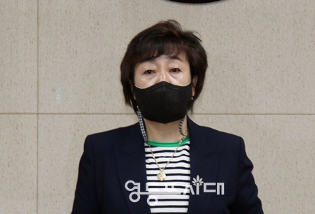 ▲오현숙 영등포구의회 의원이 24일 오후 기자회견을 열고 22일 한 언론에 보도된 “오현숙, 아파트·주택 116채 보유”와 관련해 입장을 밝히고 있다. Ⓒ영등포시대